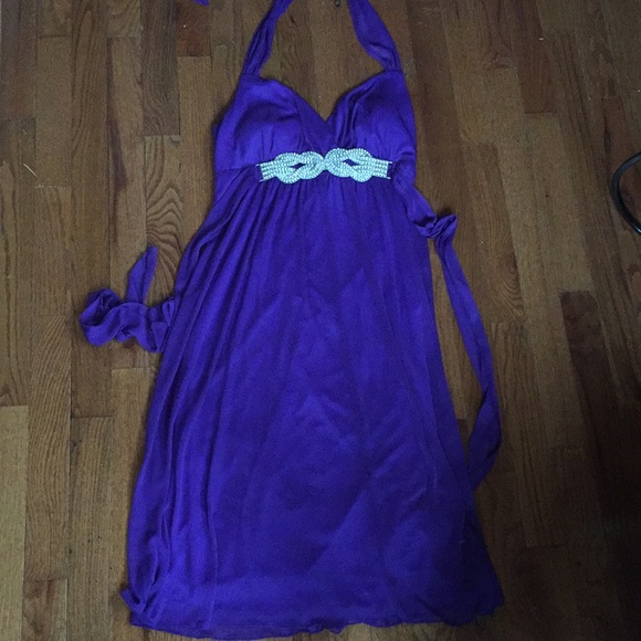 Elegant dress for any occasion - Picture 2 of 3